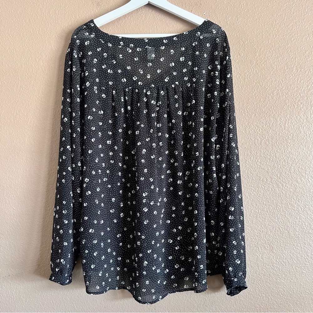 Torrid Black Pleated Long Sleeve Floral Blouse Size 3 - Picture 7 of 10